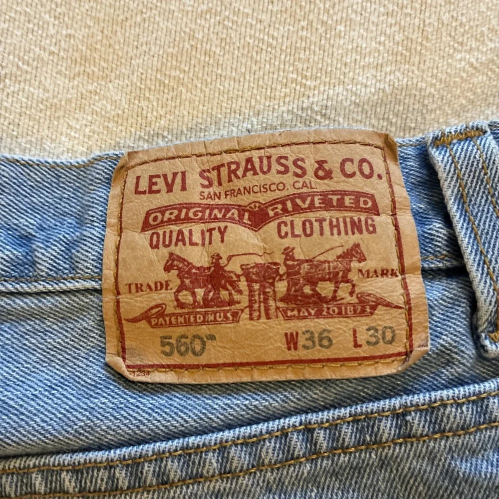 VTG‎ Levi's Mens Jeans 560 36 x 30* Comfort Fit Light Blue Tapered Leg Y2K